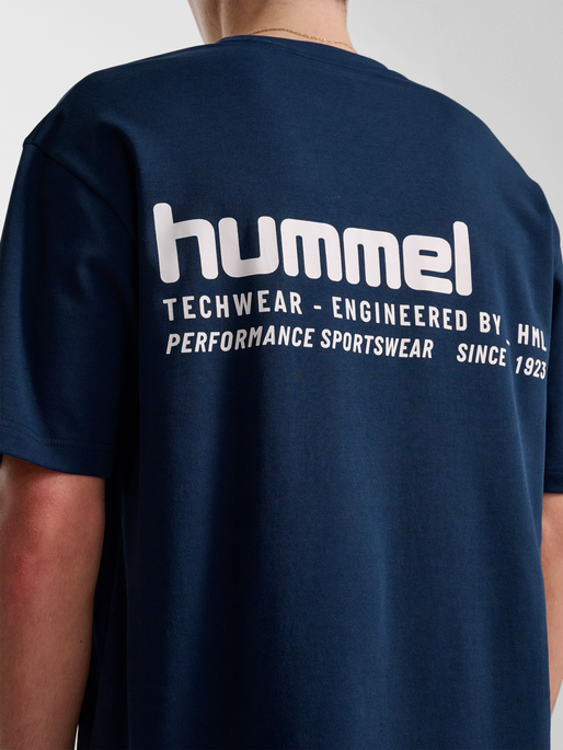 hmlHIIT LOOSE T-SHIRT S/S, DRESS BLUES, model