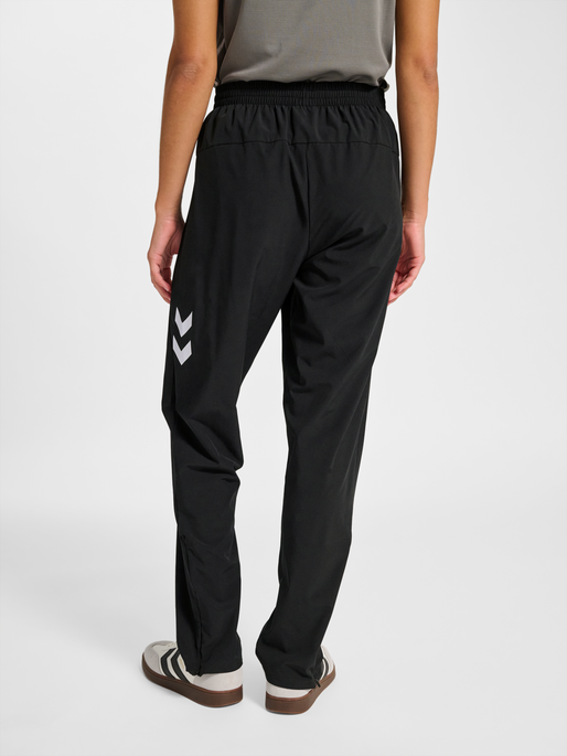 hmlLEAD 2.0 WOVEN PANTS, BLACK, model