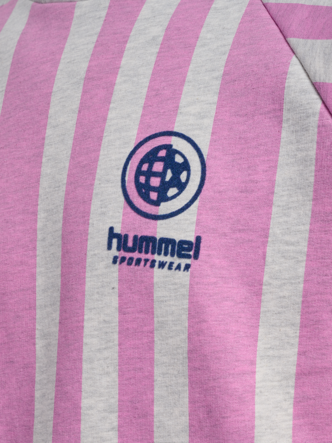 hmlLOOSE CREWNECK SOCCER LOVE, TOFU MELANGE/VIOLET, packshot