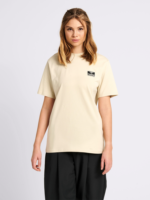 hmlFERIE T-SHIRT, 2046, model