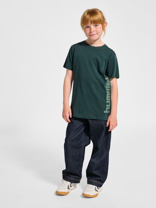hmlPRINT T-SHIRT S/S, GREEN GABLES, model