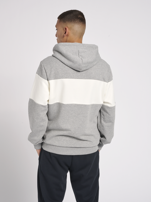 hmlLGC MUSA HOODIE, GREY MELANGE, model
