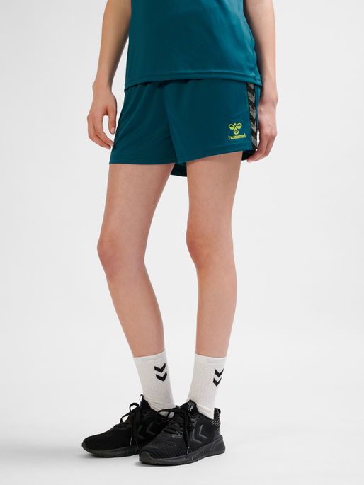 hmlAUTHENTIC PL SHORTS WOMAN, BLUE CORAL, model