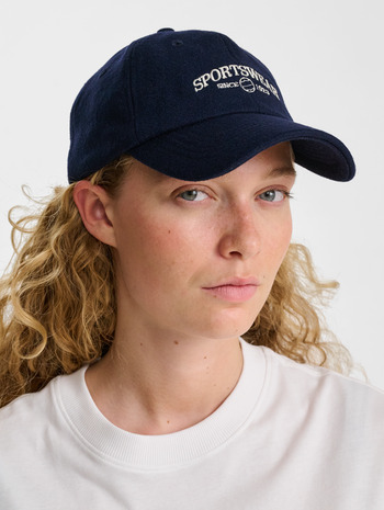 hmlBASEBALL CAP SW, DRESS BLUES, model