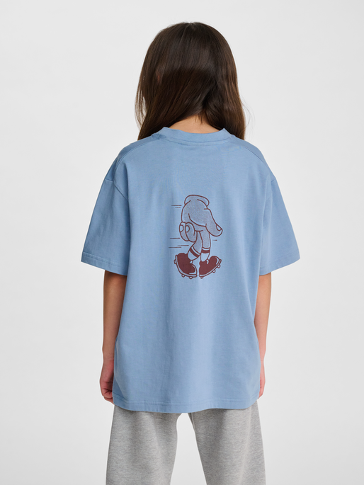 hmlLOOSE TEE S/S GRAPHIC JUNIOR, FADED DENIM, model
