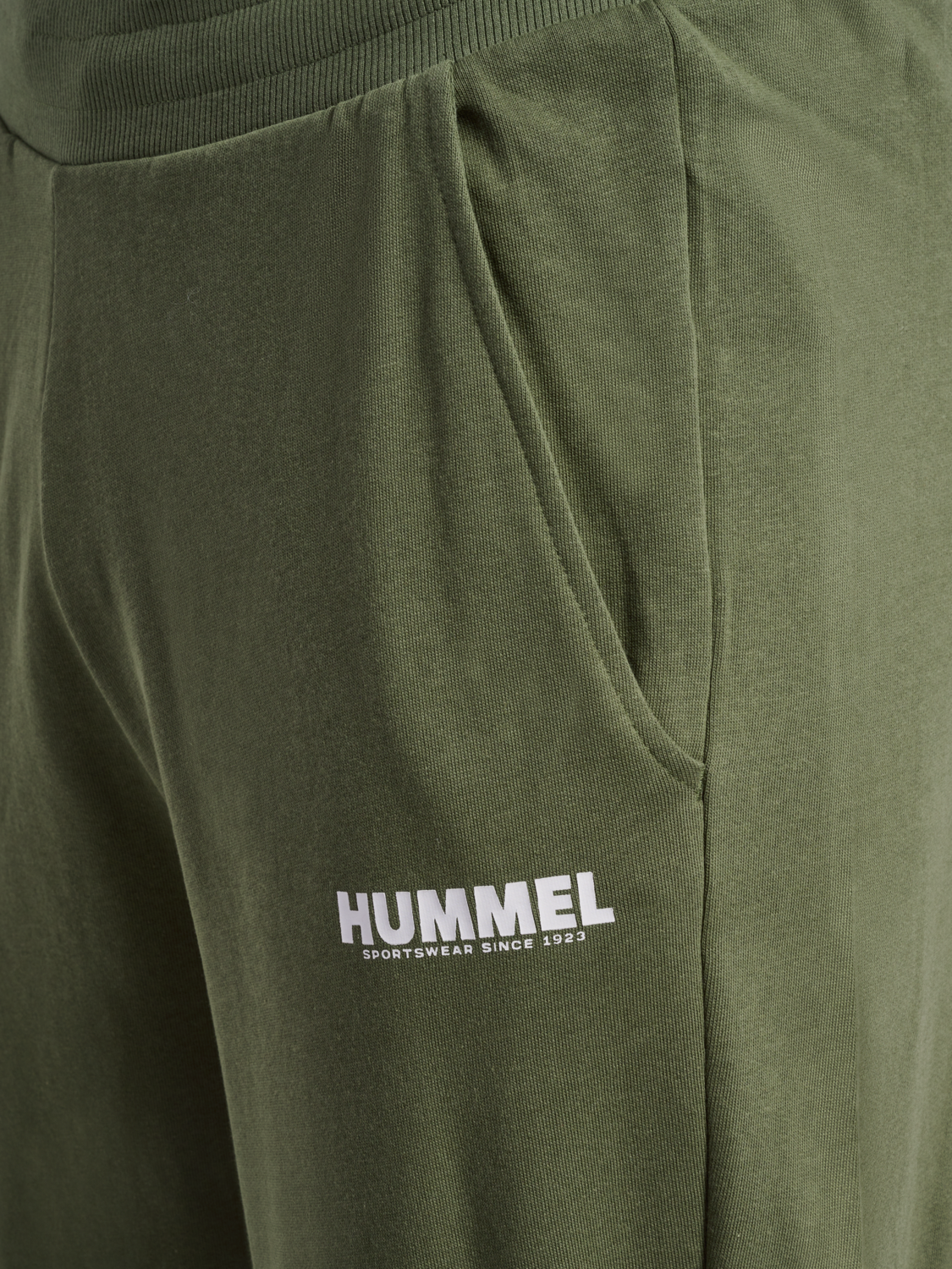 hmlLEGACY TAPERED PANTS, DEEP LICHEN GREEN, packshot