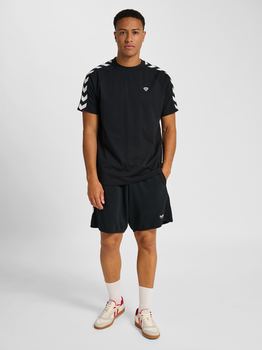 hmlARCHIVE LOOSE T-SHIRT S/S, BLACK, model