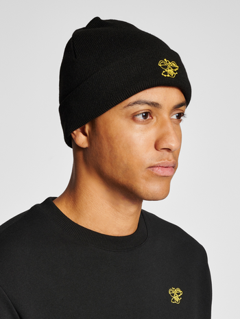 hmlAMNESTY BEANIE, 2001, model