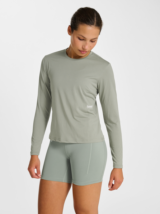 hmlPULSE WORKOUT W T-SHIRT L/S, SEAGRASS, model
