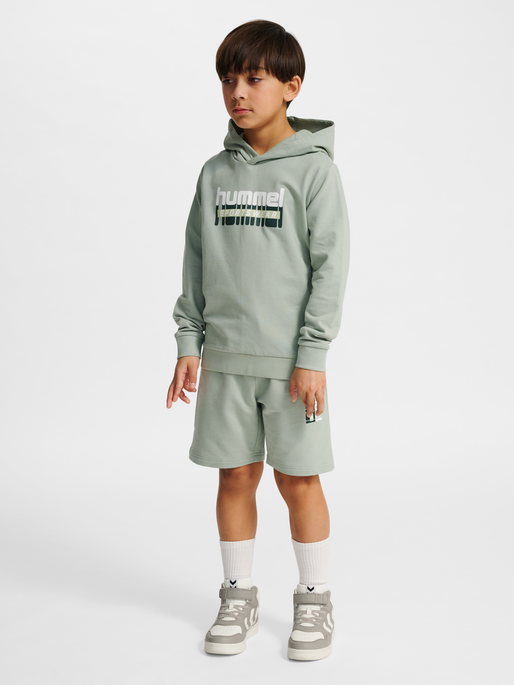 hmlTUKAS HOODIE, ICEBERG GREEN, model