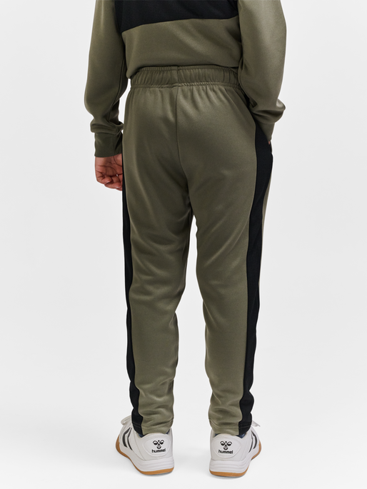 hmlODIN PANTS, DUSTY OLIVE, model