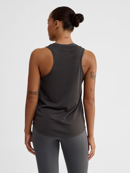 hmlMT VANJA TOP, ESPRESSO, model