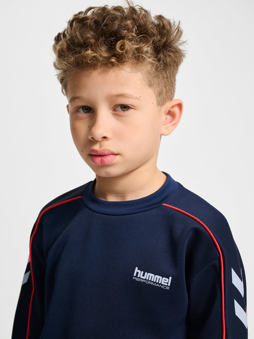 hmlJR INTERLOCK CREWNECK, DRESS BLUES, model