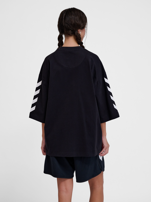 hmlOVERSIZED WILLY T-SHIRT SW, BLACK, model