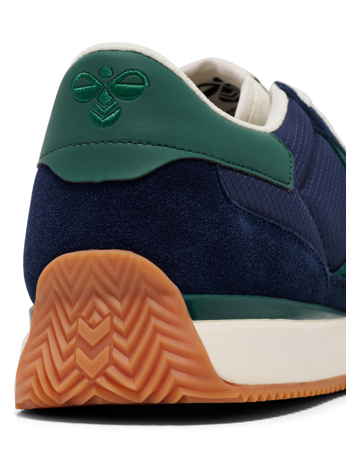 STADION 23, BLACK IRIS, packshot