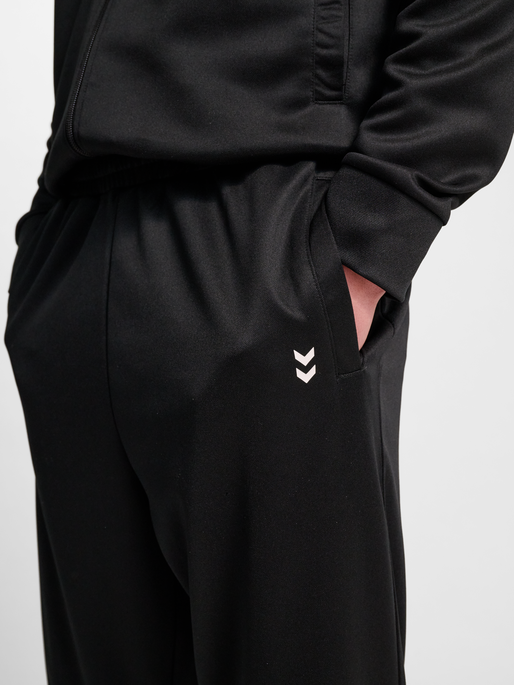 hmlPULSE TRACK PANTS, BLACK, model