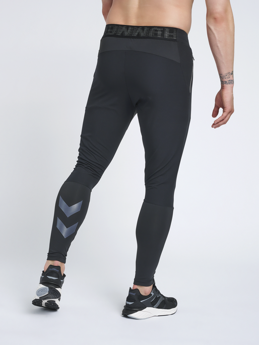 hmlSPIRO TAPERED PANTS, BLACK, model