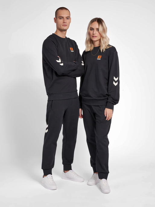 hmlLGC LIAM REGULAR PANTS, 2001, model