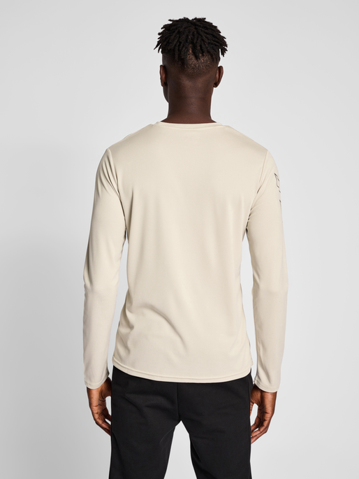 hmlTE TOPAZ T-SHIRT L/S, CHATEAU GRAY, model