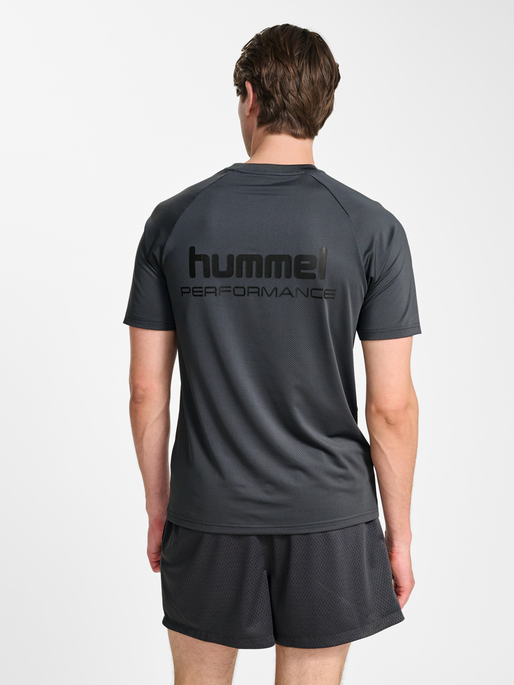 hmlPULSE MESH T-SHIRT S/S, EBONY/BLACK, model