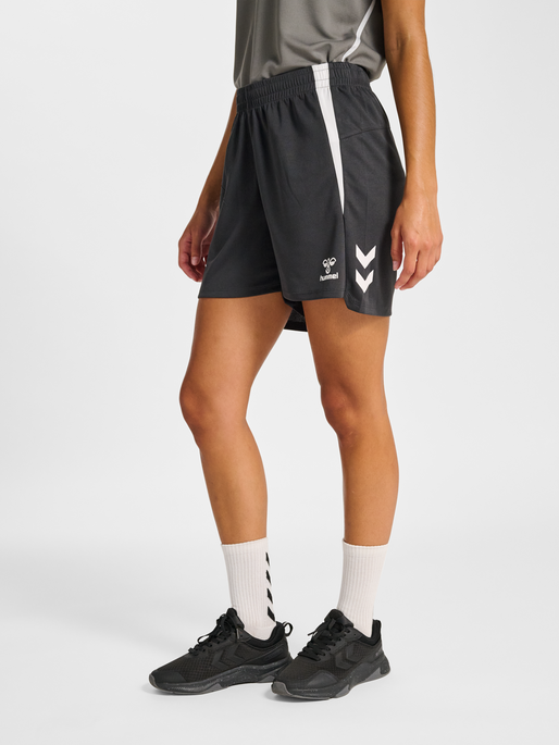 hmlLEAD 2.0 SHORTS WOMAN, ASPHALT, model