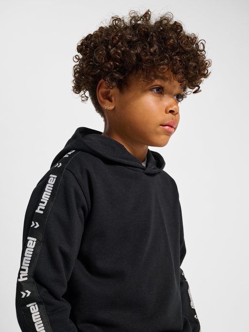 hmlJR DANCE HOODIE, BLACK, model