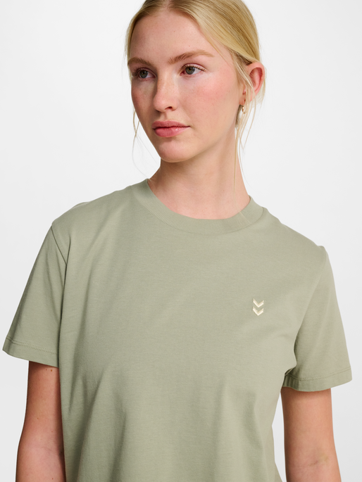 hmlPULSE W T-SHIRT, SEAGRASS, model