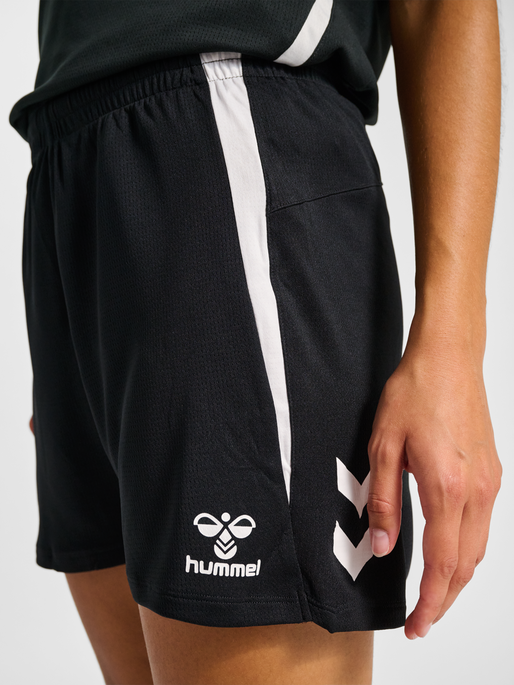 hmlLEAD 2.0 SHORTS WOMAN, BLACK, model