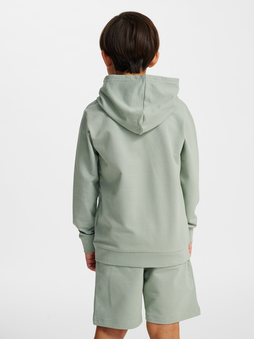 hmlTUKAS HOODIE, ICEBERG GREEN, model