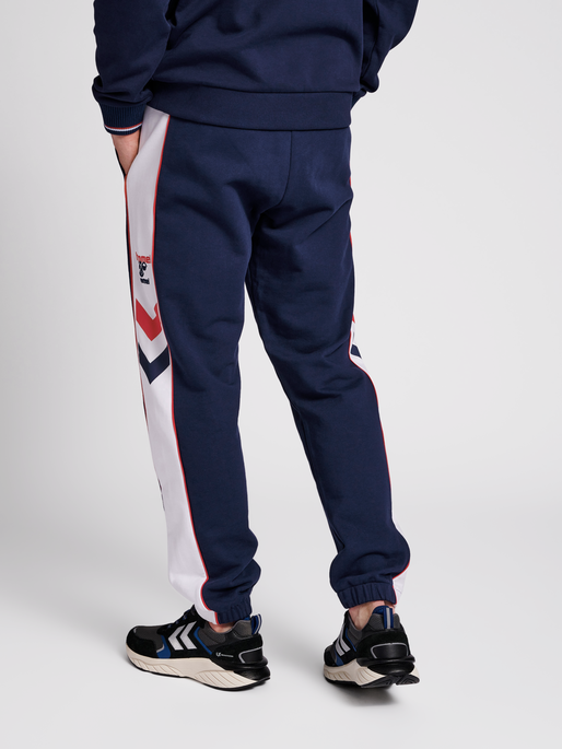 hmlIC DURBAN REGULAR PANTS, PEACOAT, model