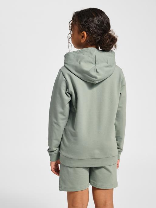 hmlTUKAS HOODIE, ICEBERG GREEN, model