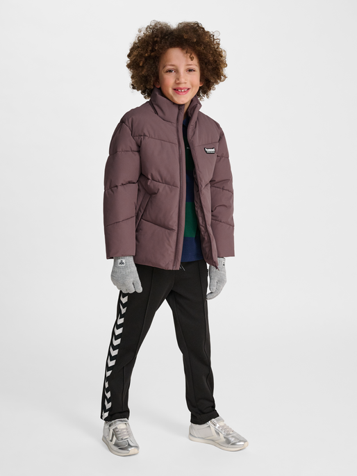 hmlJR PUFFER JACKET, PEPPERCORN, model