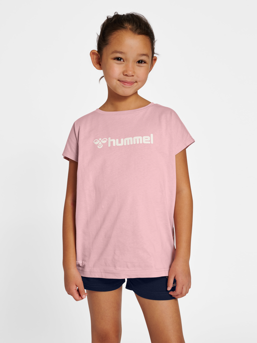 hmlNOVA SHORTS SET, ZEPHYR, model