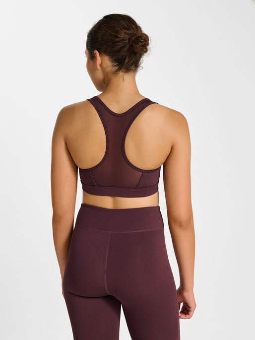 hmlPULSE MEDIUM SUPPORT BRA, FUDGE, model