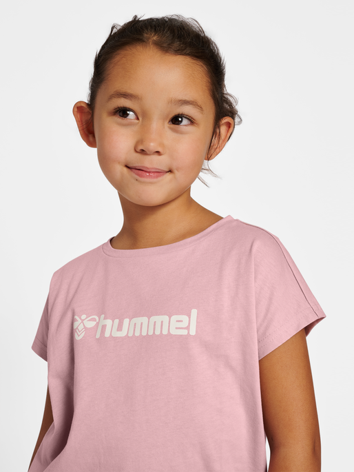 hmlNOVA SHORTS SET, ZEPHYR, model